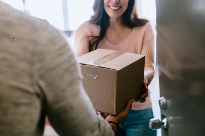 A Arte do Unboxing: Como Embalagens Personalizadas Elevam a Experiência do Cliente no E-commerce