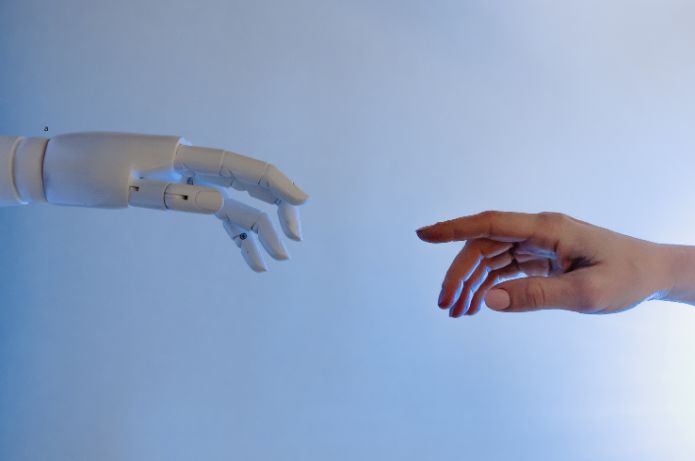 Santander e Google Oferecem Curso Gratuito de Inteligência Artificial para Impulsionar Produtividade