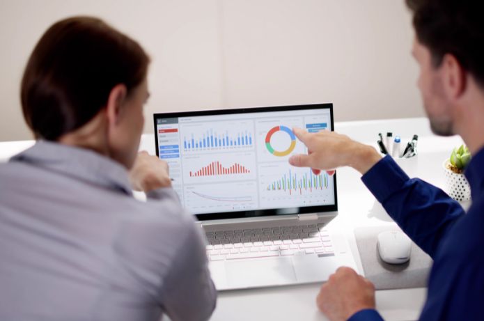 Como a inteligência artificial aprimora a experiência de compras online em grandes datas do varejo