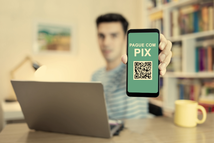 Pagamentos por PIX crescem no e-commerce e lojas buscam soluções para ampliar as vendas
