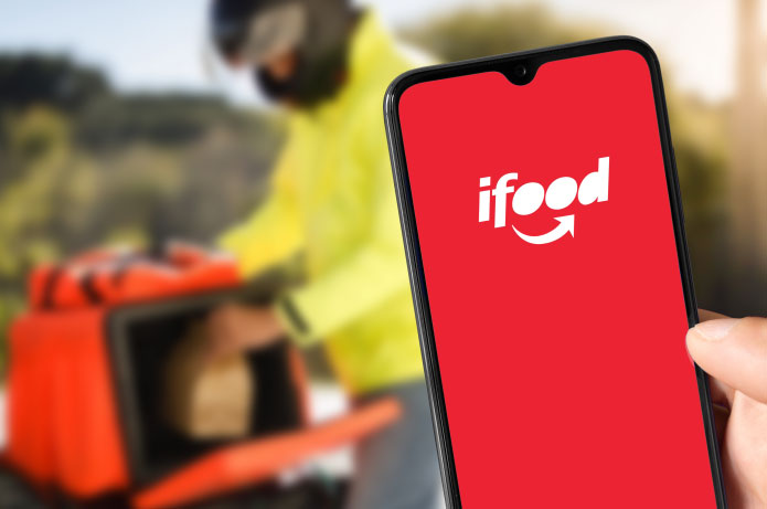 Quase 11 mil entregadores e pequenos empresários já concluíram o Ensino Médio em iniciativa do iFood